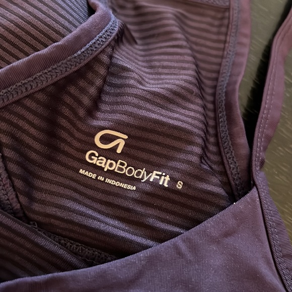 Gap BodyFit tank top - Picture 6 of 6